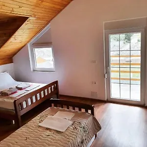  Pensión Bujtina Hysa Albania
